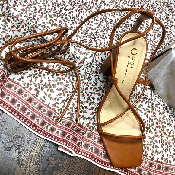 Lace up brown/tan block heels!! Just in time for spring break ☀️😍 - Picture 4 of 12